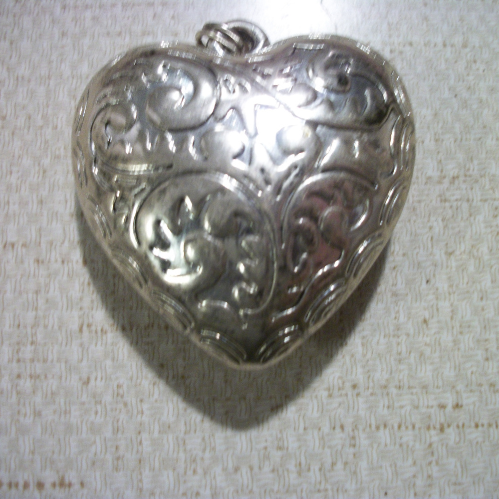 VINT STEAMPUNK ROMANCE BIG METAL PUFFY HEART PEND